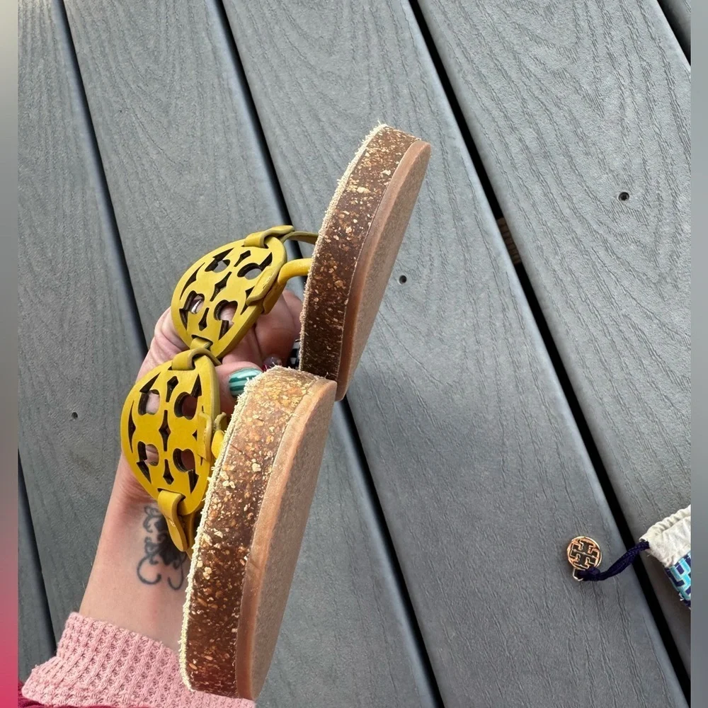 Tory Burch Miller Sandals Yellow Leather Logo Thong Size 8.5 w/ Dust Bag